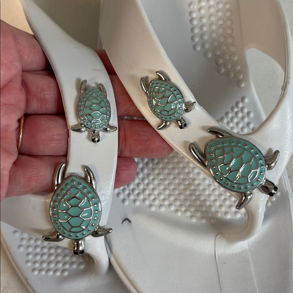 OKA B. White Theresa Sea Turtle Flip Flops Size M/L 8.5-9.5 - Picture 15 of 17